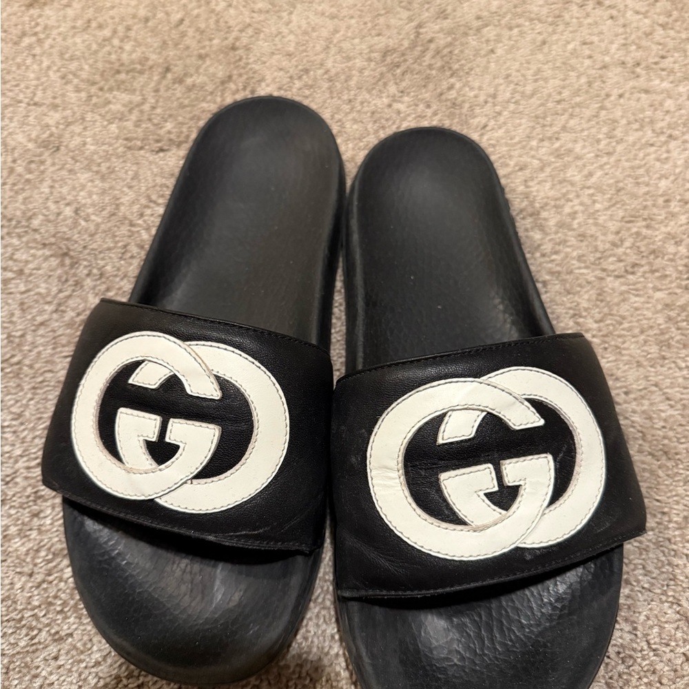 Gucci Monochrome Logo Slides